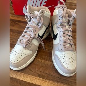 Women’s Nike Dunk Fossil Stone Size 5